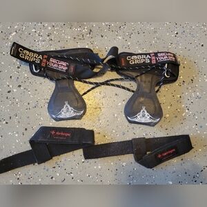 Cobra Grips Black Hand Grips with Harbinger Wrist Straps